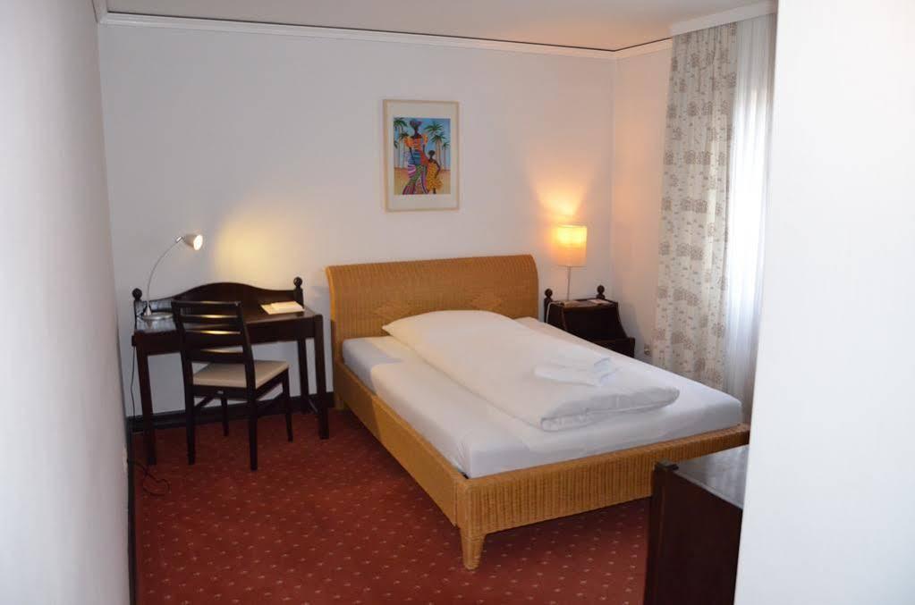 Hotel Zur Traube Moglingen المظهر الخارجي الصورة